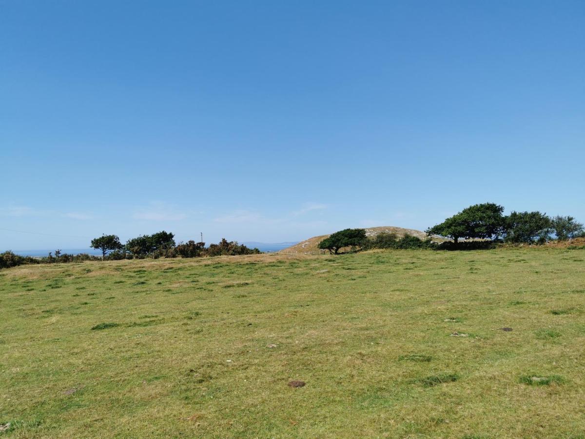 Ty Gwennol Near Gilfach Goch Apartment Llanbedr  Bagian luar foto