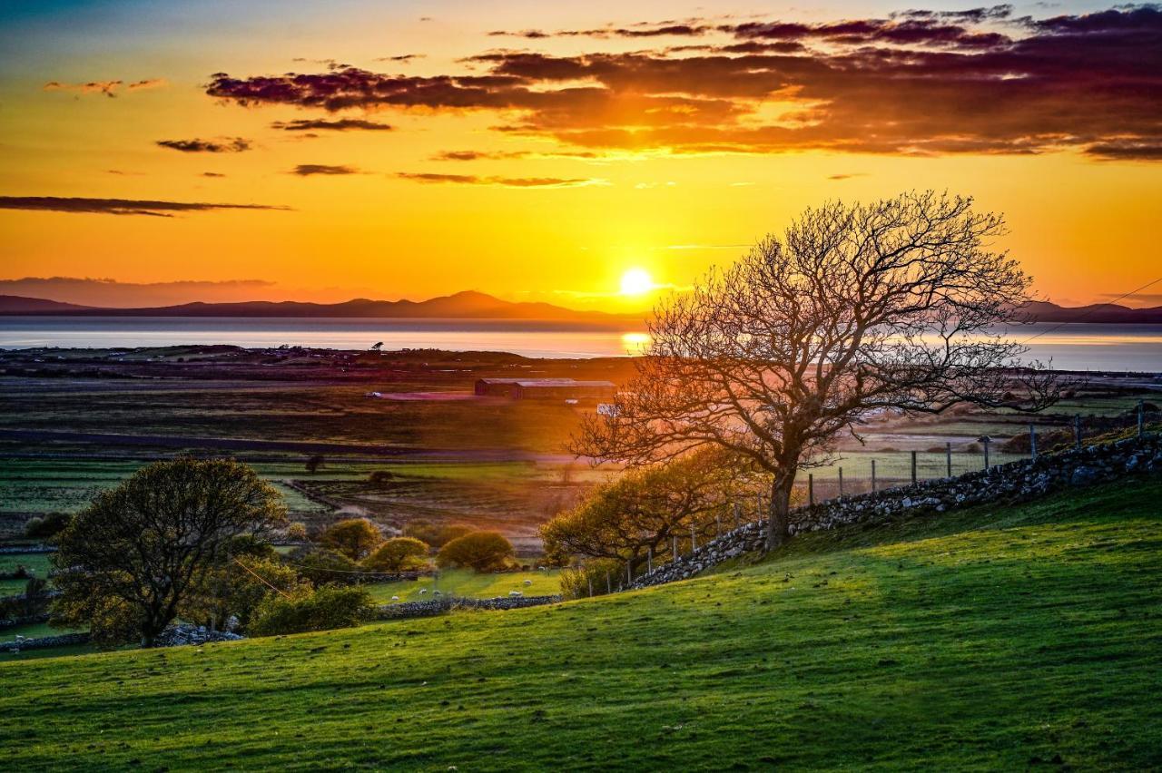 Ty Gwennol Near Gilfach Goch Apartment Llanbedr  Bagian luar foto