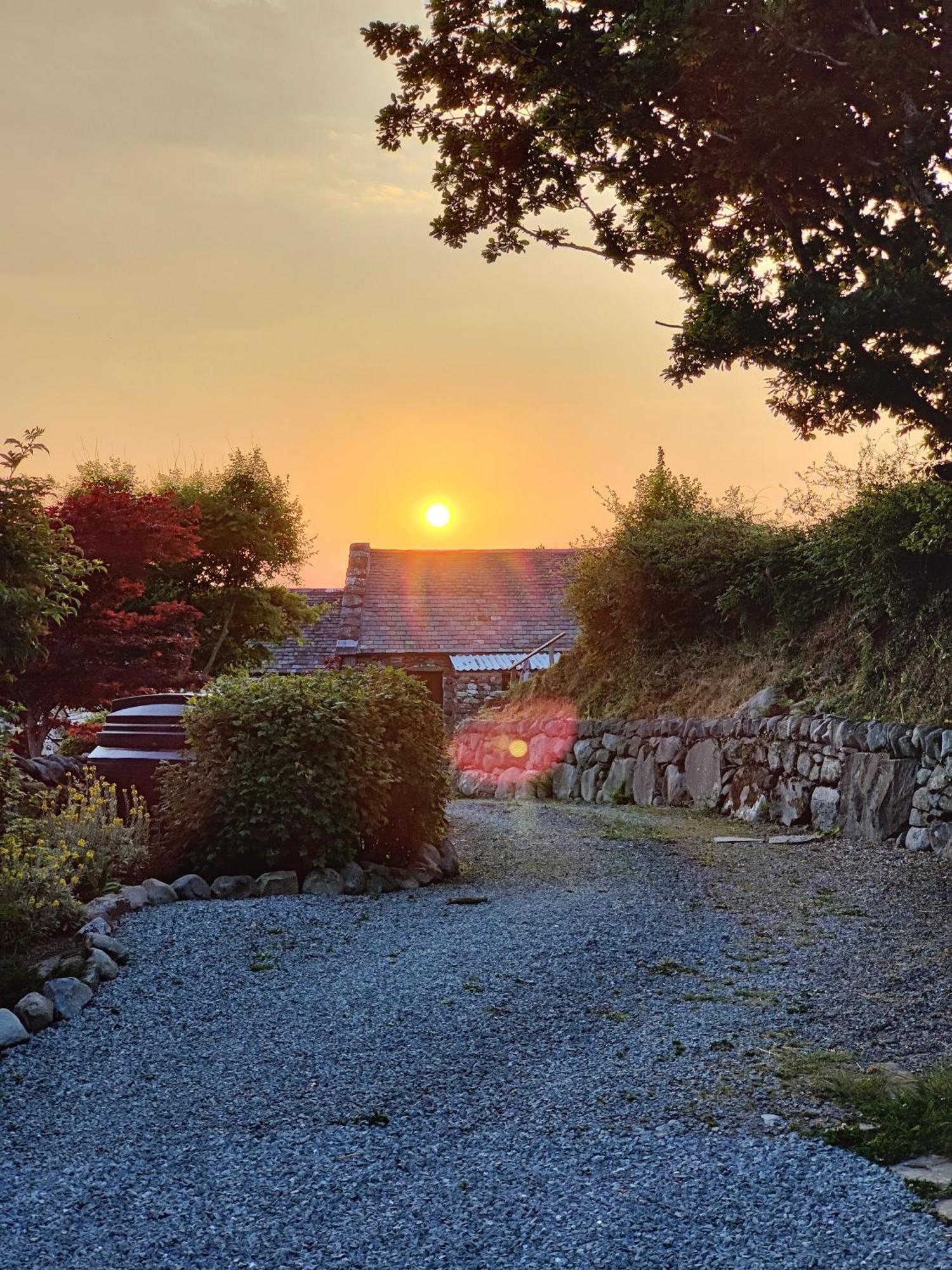 Ty Gwennol Near Gilfach Goch Apartment Llanbedr  Bagian luar foto